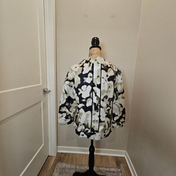 St. John Couture Cropped Floral Accents Blazer Jacket - Picture 8 of 15
